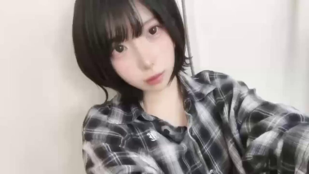フォロワー16万えなこ似インフルエンサーの ムラタちゃん@katan_namashikaと “ナマしか勝たん”中出し密会 ゴム無しが性癖らしく、 流れ落ちる精子