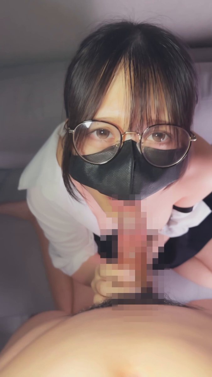 メガネお姉さんに大量顔射💦 乳首舐めながらおち〇ぽシコシコしたり、 お姉さんのキモチで濃厚じゅぽじゅぽフ〇ラしたら顔射されちゃったの、最後まで見てみて…🥲�