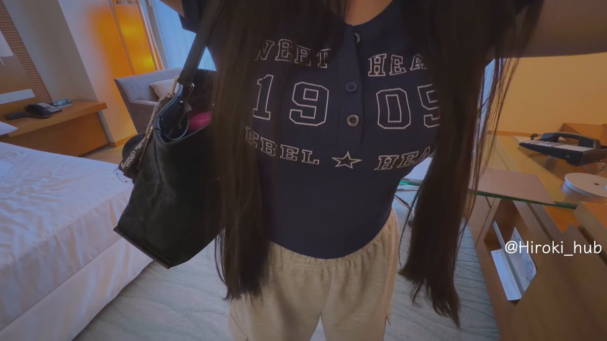 超ロングヘア10代天然Hカップちゃん。その２。
「歴代で1番気持ちよかったです…♡」
Hカップの爆乳をブルンブルンさせながら、
彼氏では届かない膣奥を責めまくり。
ずっと「やばい♡やばい///」って興奮して喘ぎまくってました。
初めての立ちバックなのに、 上手に感じまくり。